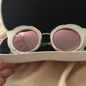 Chic White Floral Frame Sunglasses with Pink Lenses